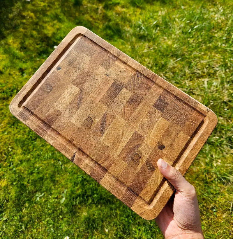 End-grain oak chopping board, photo 2 of 10, as taken