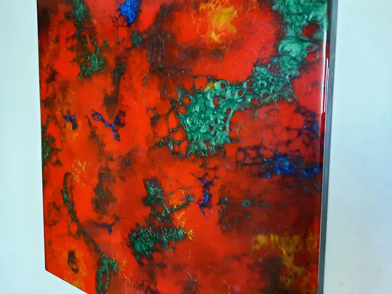 Small red and green resin painting, photo 2 of 9, as taken